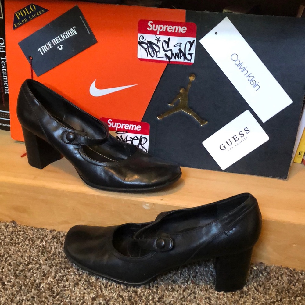 KELLY & KATIE-‘Colony’ black slip on heels w/strap